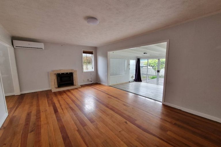 Photo of property in 420 Old Te Atatu Road, Te Atatu Peninsula, Auckland, 0610