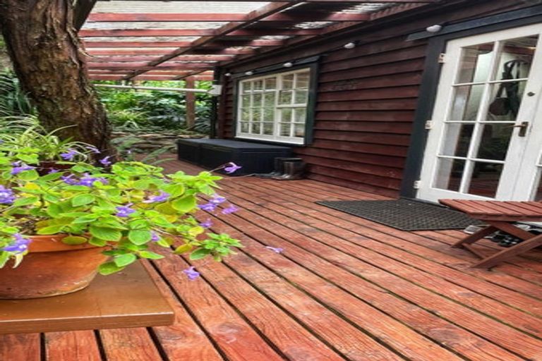 Photo of property in 35 Crescent Road East, Ostend, Waiheke Island, 1081