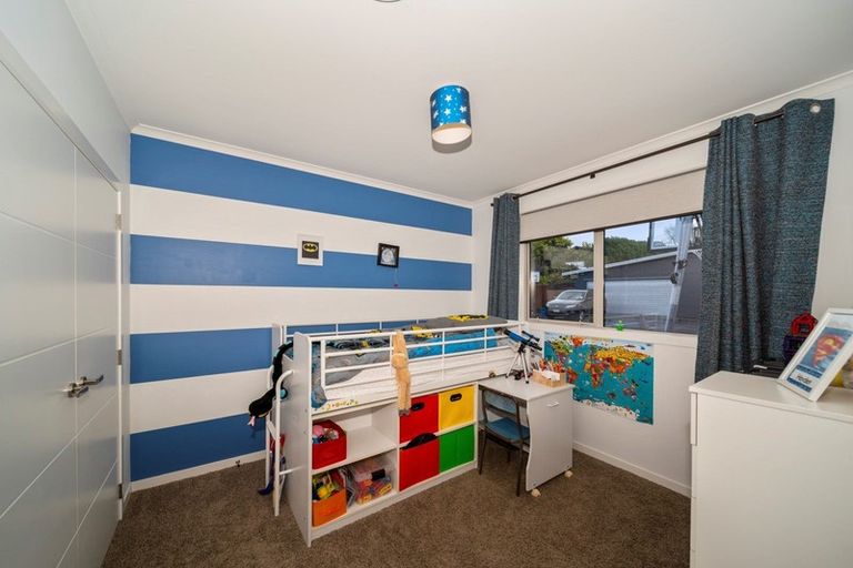 Photo of property in 21 Heta Road, Highlands Park, New Plymouth, 4312