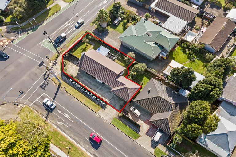 Photo of property in 1 Henwood Road, Mangere East, Auckland, 2024