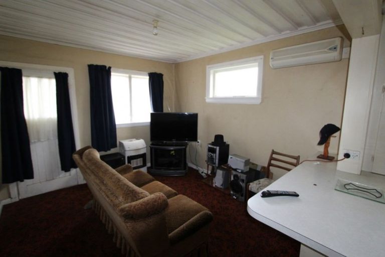 Photo of property in 35 Tararua Street, Pahiatua, 4910