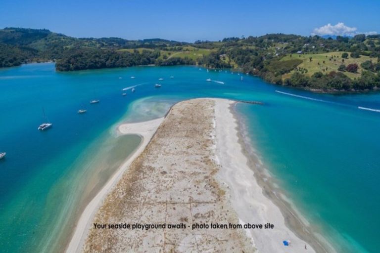 Photo of property in 275 Omaha Drive, Omaha, 0986