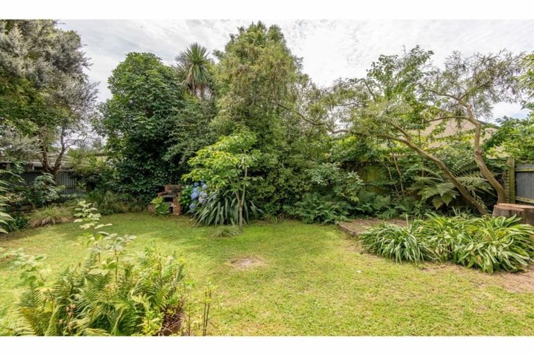 Photo of property in 121 Fifield Terrace, Opawa, Christchurch, 8023
