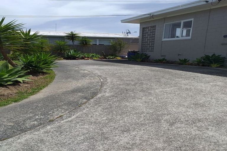 Photo of property in 1/27 Neptune Avenue, Beach Haven, Auckland, 0626