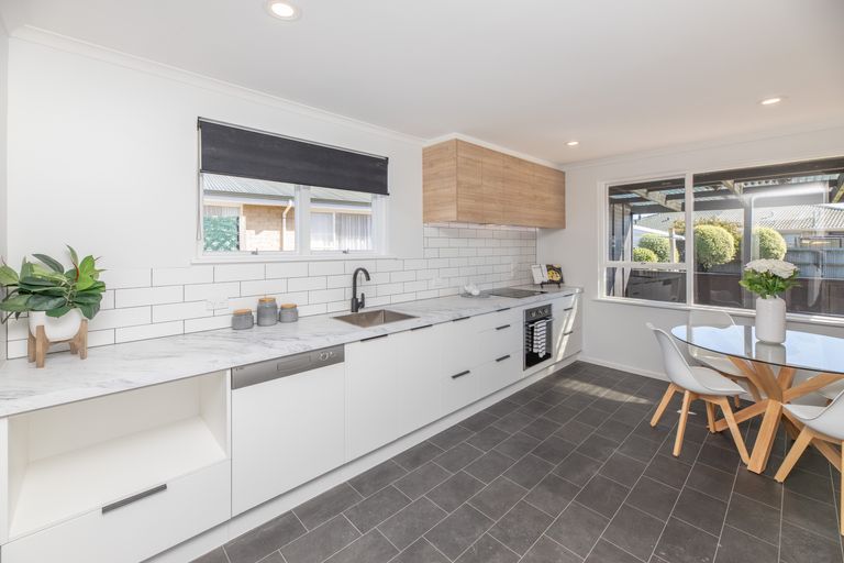 Photo of property in 12 Rosanna Place, Aranui, Christchurch, 8061