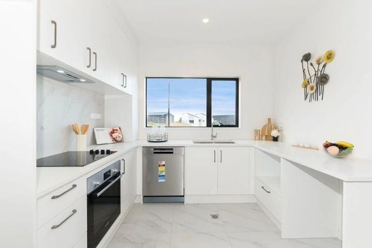 Photo of property in 53a Crestview Rise, Papakura, 2110