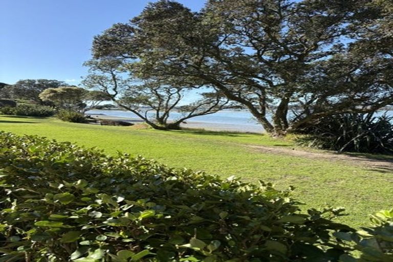 Photo of property in 43a Pohutukawa Avenue, Red Beach, 0932