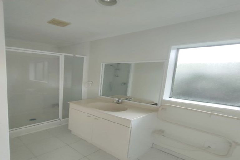 Photo of property in 10 Jubaea Place, Henderson, Auckland, 0610
