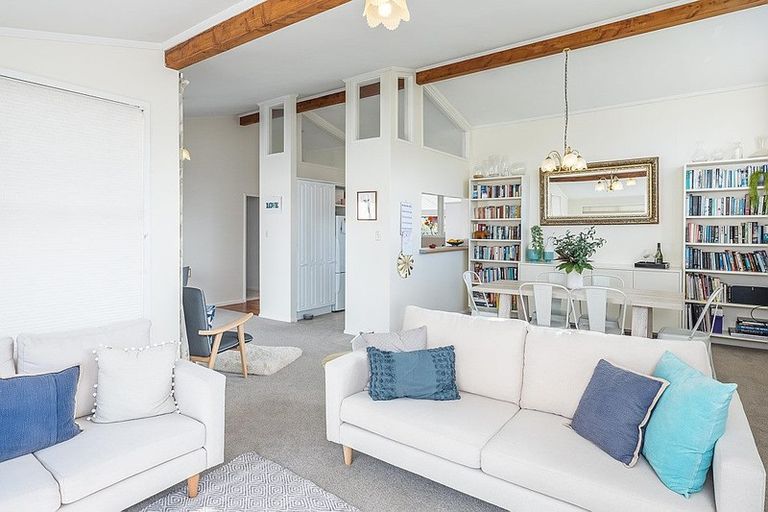 Photo of property in 2 Cranwell Street, Churton Park, Wellington, 6037