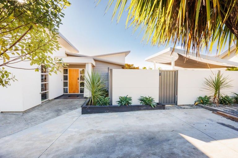 Photo of property in 165 Pacific Drive, Fitzherbert, Palmerston North, 4410