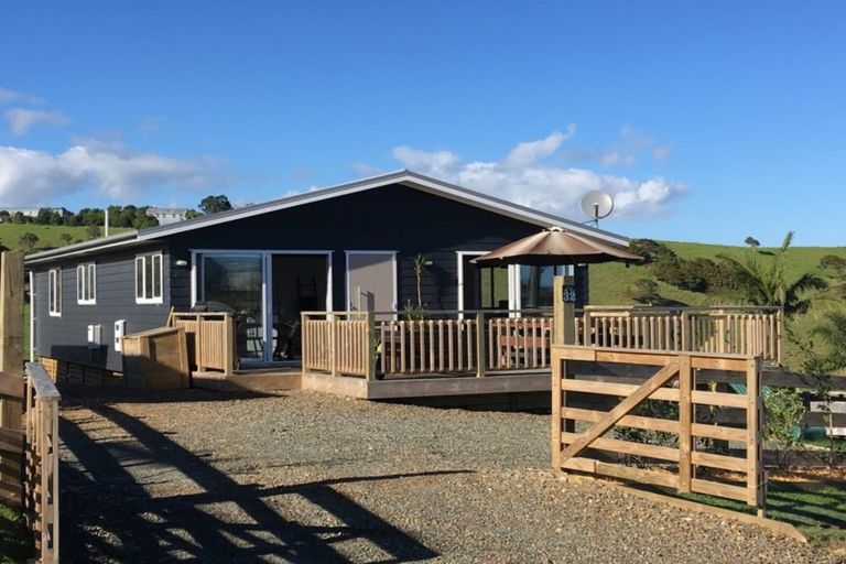 Photo of property in 32 Oxford Street, Whakapirau, Maungaturoto, 0583