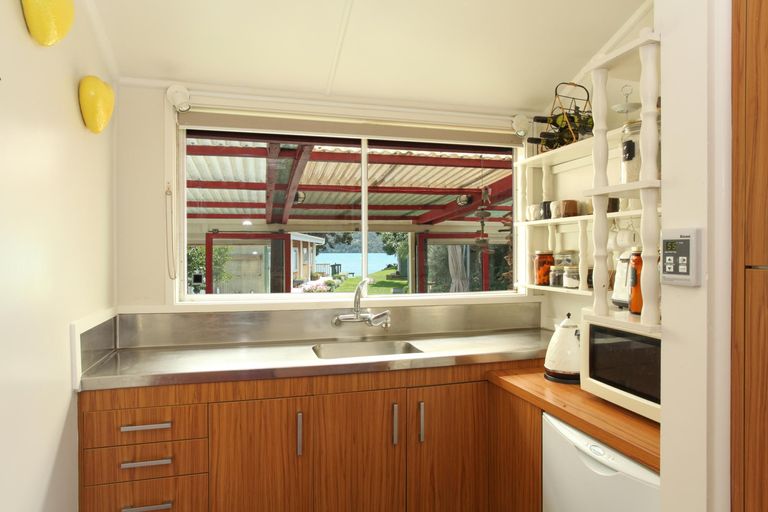 Photo of property in 68 Wallis Street, Raglan, 3225