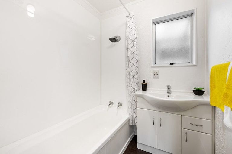 Photo of property in 24 Garton Drive, Massey, Auckland, 0614