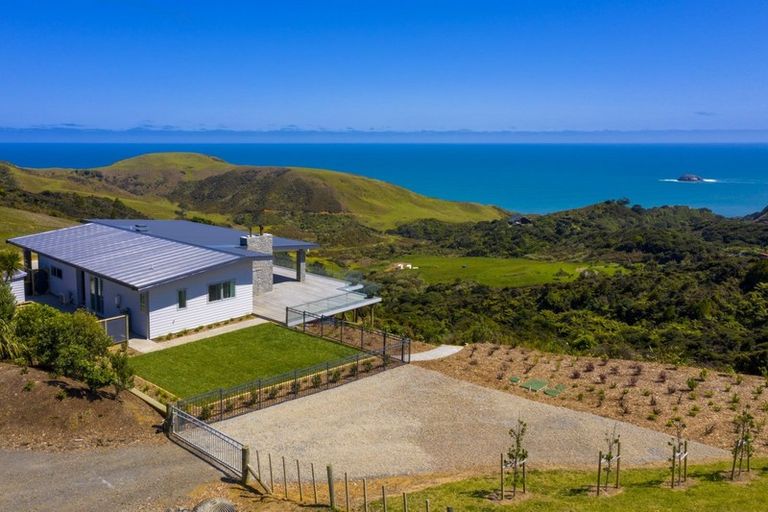 Photo of property in 110 Constable Road, Muriwai, Waimauku, 0881