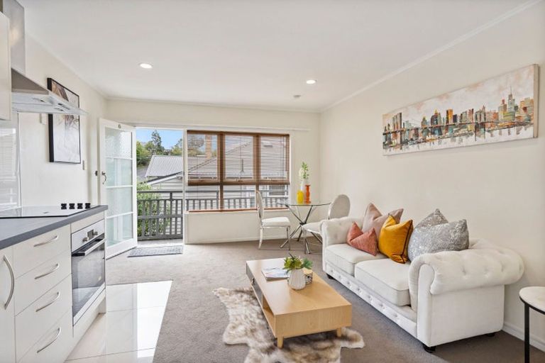 Photo of property in 24a Poruru Close, Papakura, 2110