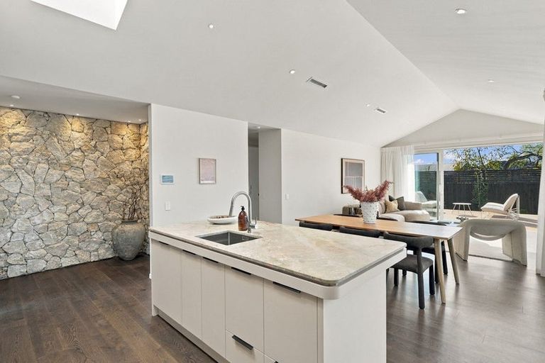 Photo of property in 2/183 Weston Road, St Albans, Christchurch, 8052