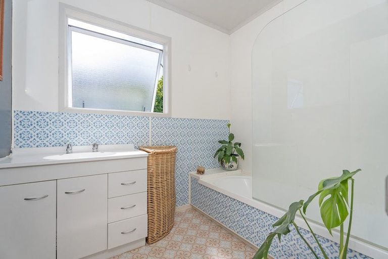 Photo of property in 3 Daphne Road, Tairua, 3508