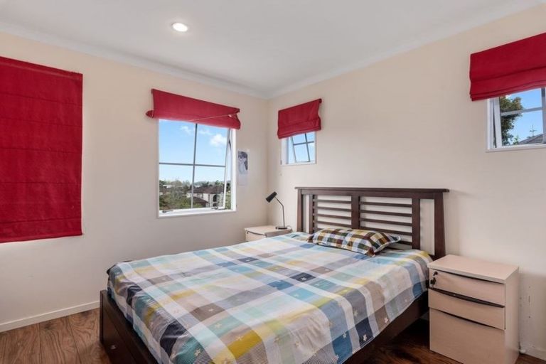 Photo of property in 60 Scarlet Oak Drive, Schnapper Rock, Auckland, 0632