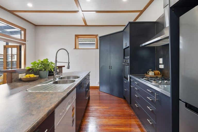 Photo of property in 298 Ruahine Street, Terrace End, Palmerston North, 4410