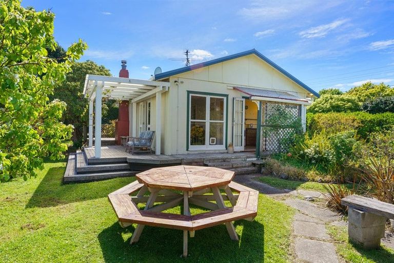 Photo of property in 56 Te Moana Road, Waikanae Beach, Waikanae, 5036