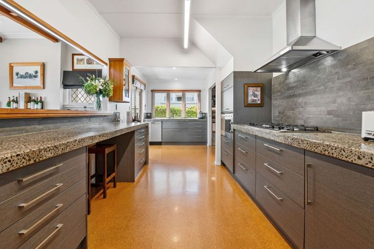 Photo of property in 25 Willow Avenue, Hannahs Bay, Rotorua, 3010