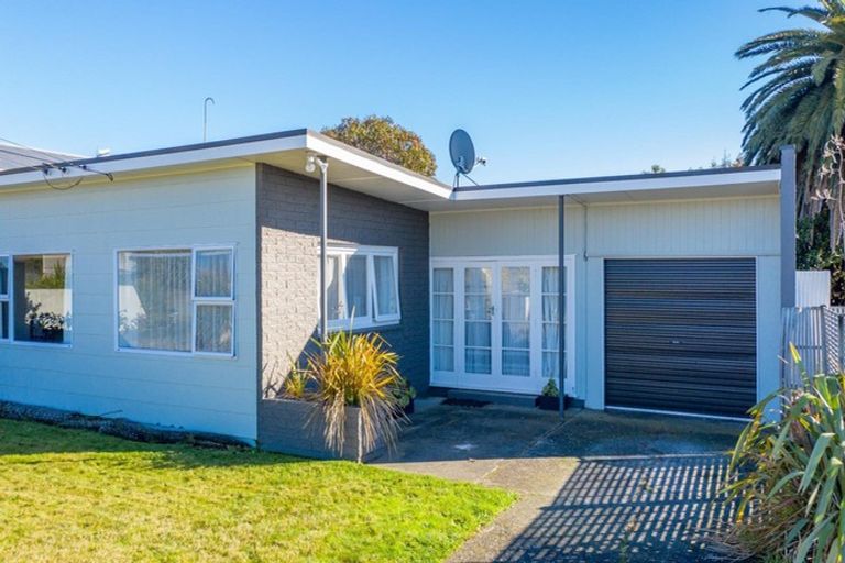 Photo of property in 17 Gray Avenue, Paraparaumu Beach, Paraparaumu, 5032