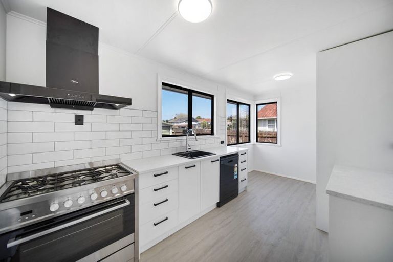 Photo of property in 54 Valiant Street, Mangere, Auckland, 2022