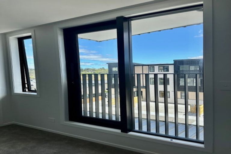 Photo of property in 10/19 Windlass Street, Long Bay, Auckland, 0630