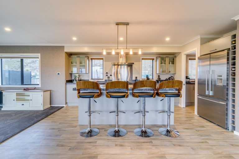 Photo of property in 10 Hardacre Place, Omarama, 9412