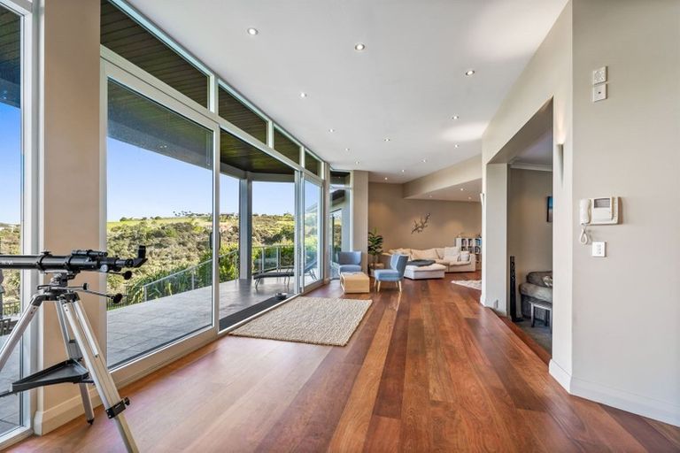 Photo of property in 139 Roberts Road, Matakatia, Whangaparaoa, 0930