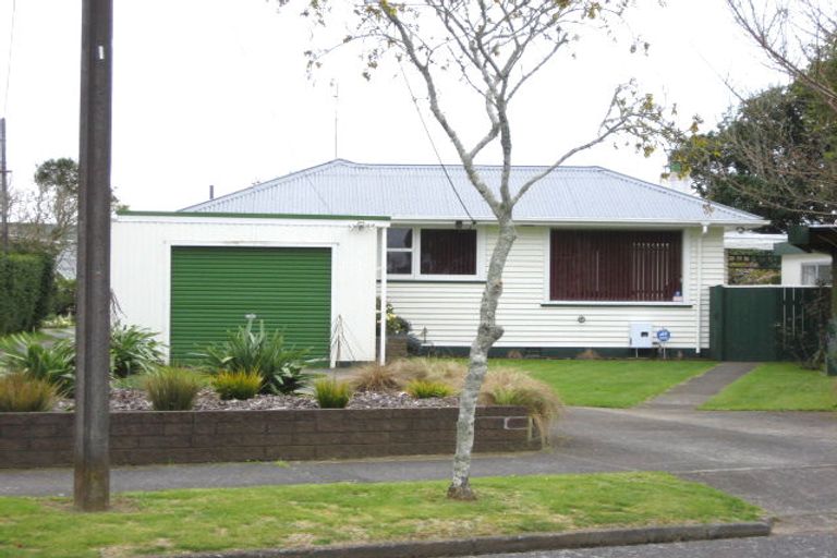 Photo of property in 39 Turakina Street, Merrilands, New Plymouth, 4312
