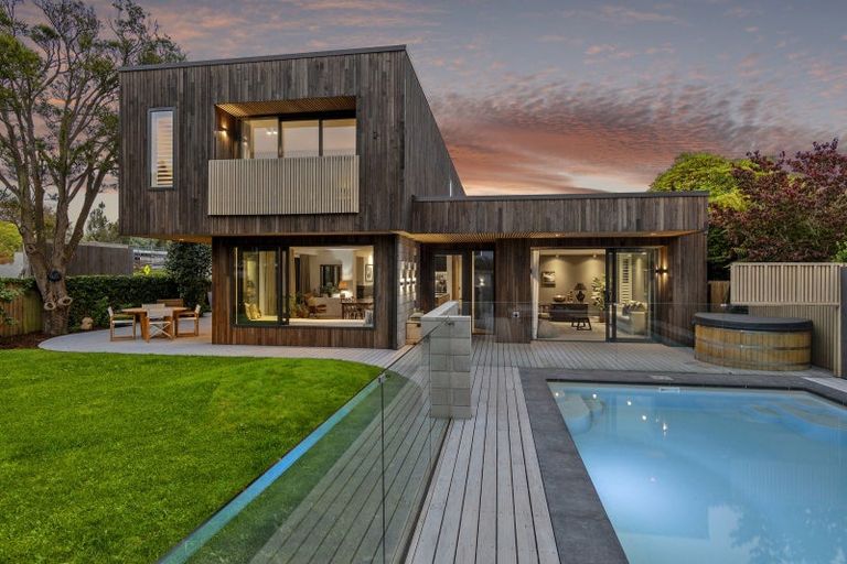 Photo of property in 5 Waiwetu Street, Fendalton, Christchurch, 8052