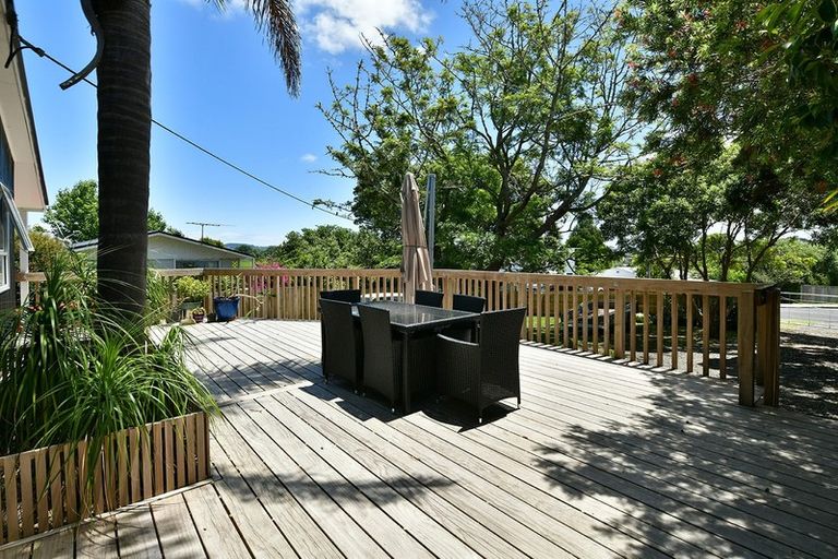 Photo of property in 6 Hand Road, Helensville, 0800