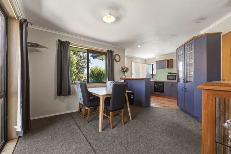 Photo of property in 11 Alpine Grove, Kelvin Grove, Palmerston North, 4414