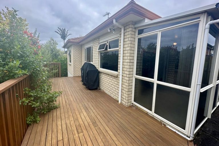 Photo of property in 23 Chesterfield Way, Orewa, 0931