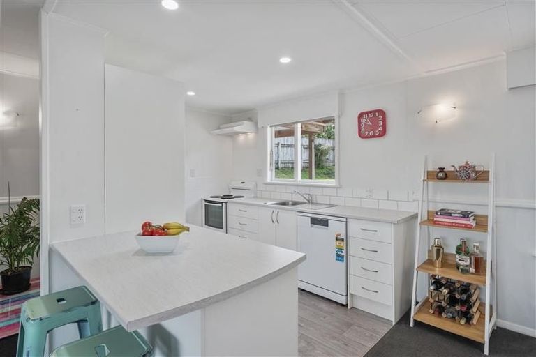 Photo of property in 36 Gray Avenue, Paraparaumu Beach, Paraparaumu, 5032