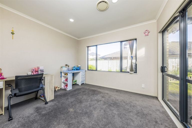 Photo of property in 18 Aberdeen Crescent, Wattle Downs, Auckland, 2103