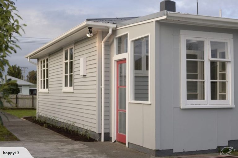 Photo of property in 20 Woodward Street East, Featherston, 5710