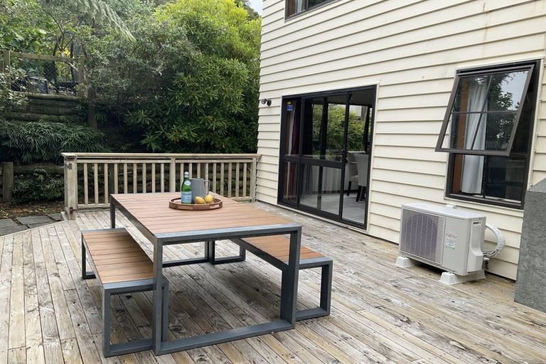 Photo of property in 5 Thatcher Crescent, Crofton Downs, Wellington, 6035