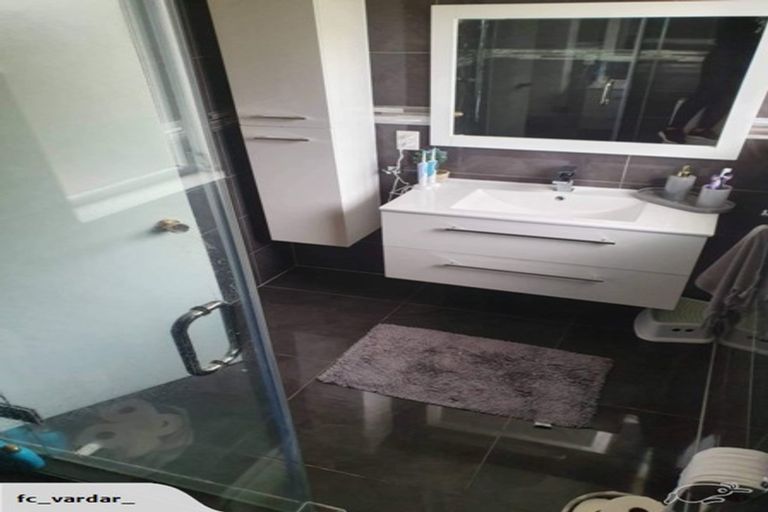 Photo of property in 17 Hewlett Road, Massey, Auckland, 0614