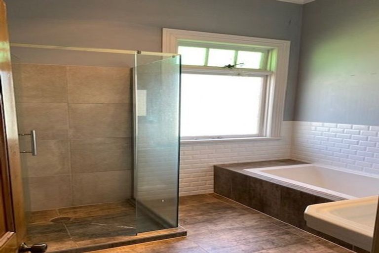 Photo of property in 33 Glencoe Road, Browns Bay, Auckland, 0630