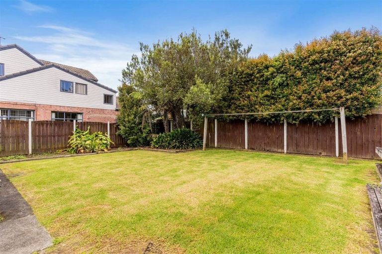 Photo of property in 13 Oakmont Place, Wattle Downs, Auckland, 2103