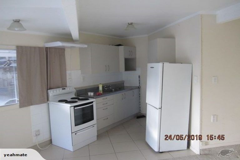 Photo of property in 287 Glenfield Road, Glenfield, Auckland, 0629