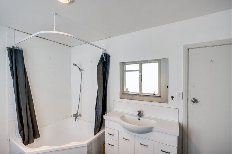 Photo of property in 1240 Cunningham Crescent, Mayfair, Hastings, 4122