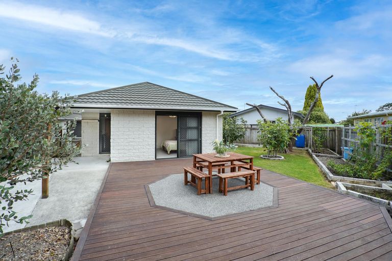 Photo of property in 4a Brett Place, Takaro, Palmerston North, 4412