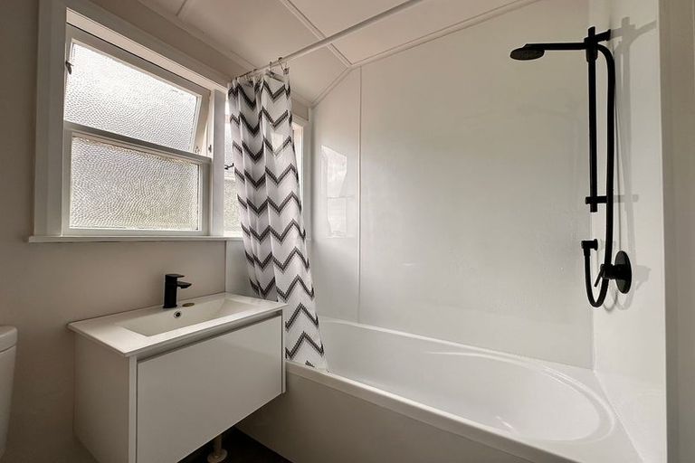 Photo of property in 45 Milton Road, Bluff Hill, Napier, 4110