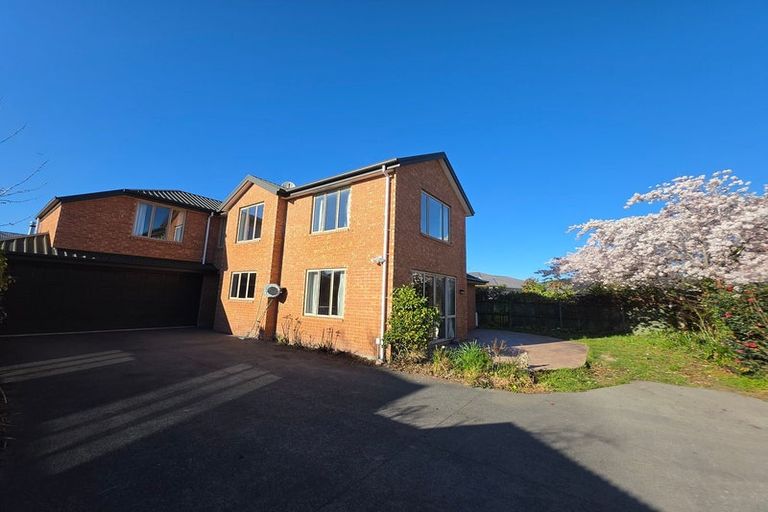Photo of property in 135a Memorial Avenue, Burnside, Christchurch, 8053