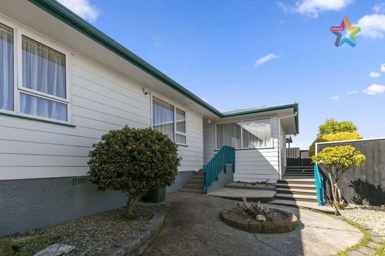 Photo of property in 4 Mossburn Grove, Kelson, Lower Hutt, 5010