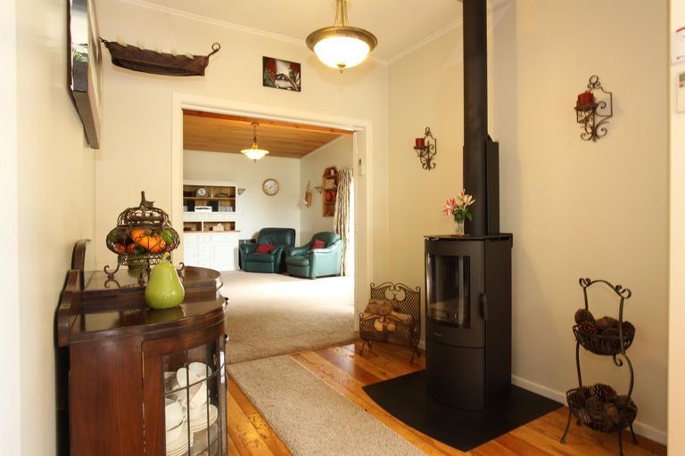 Photo of property in 68 Wallis Street, Raglan, 3225