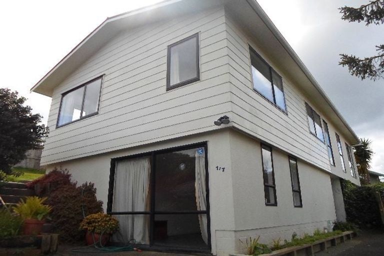 Photo of property in 1/7 Deverell Place, Northcross, Auckland, 0632